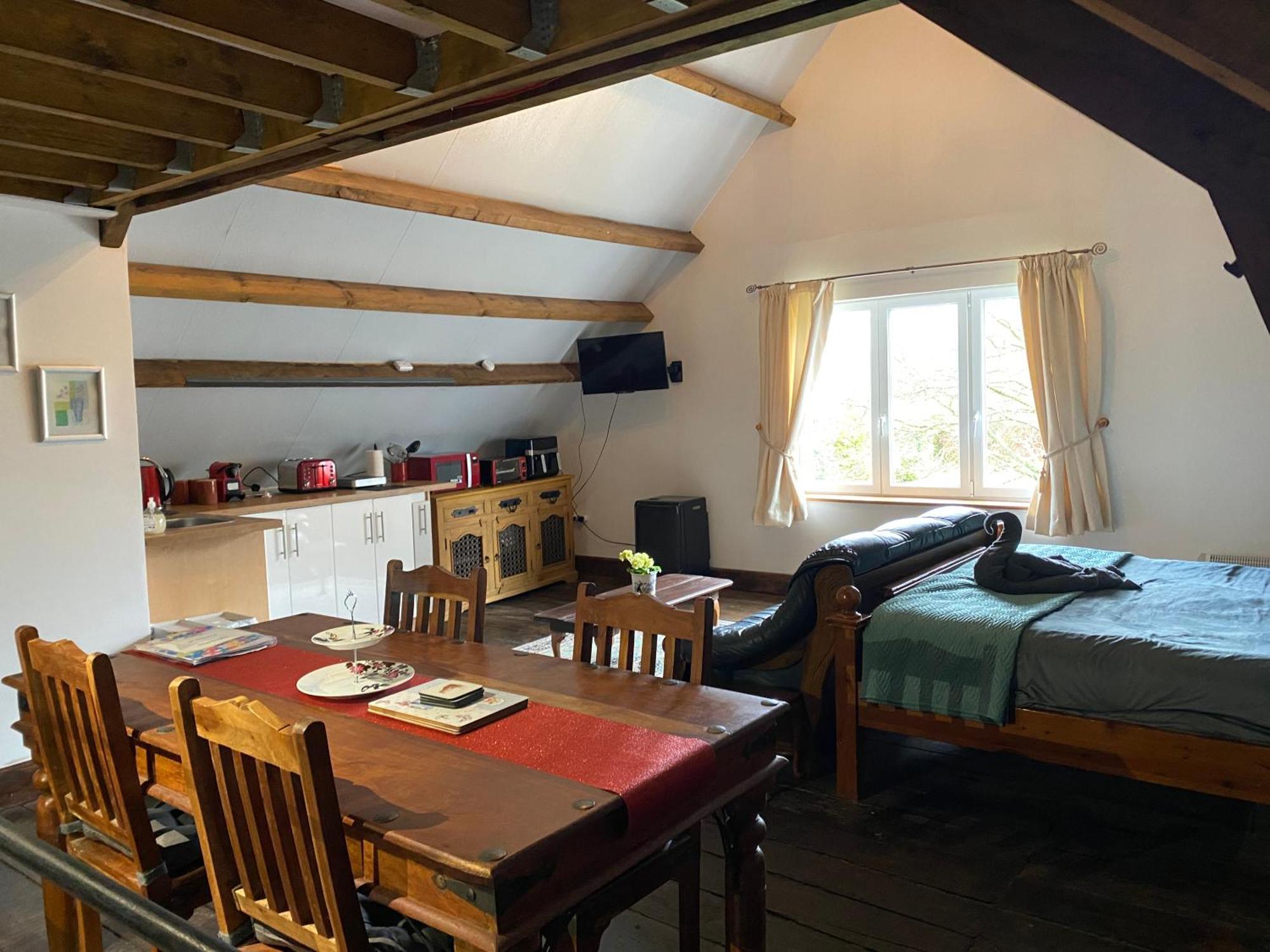 Spacious, Rustic Studio Space For 2 Persons Saint-Cyr-du-Bailleul Dış mekan fotoğraf